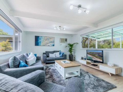 DRIFTAWAY ACROSS FROM SURF BEACH - Accommodation Cooktown 1