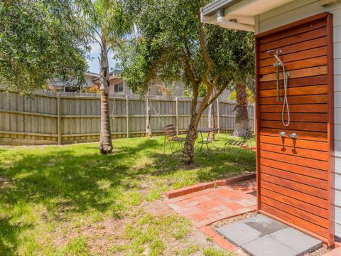 DRIFTAWAY ACROSS FROM SURF BEACH - Accommodation Cooktown 2