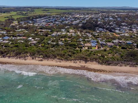 DRIFTAWAY ACROSS FROM SURF BEACH - Accommodation Cooktown 4