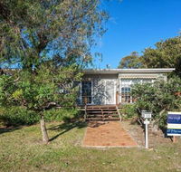 The Croft 11 Boulder Bay Rd Cosy Beach House with Aircon  only 270m to the Beach - Accommodation Cooktown