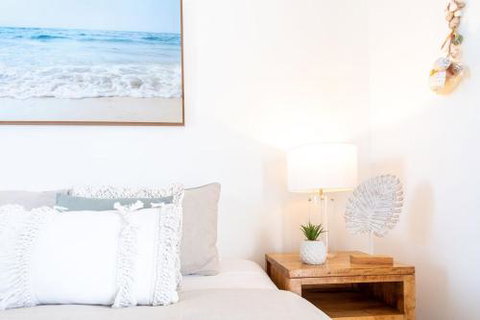 Top Floor Kings Beach Views With Private Rooftop Terrace With Spa Bath - Accommodation Cooktown 6