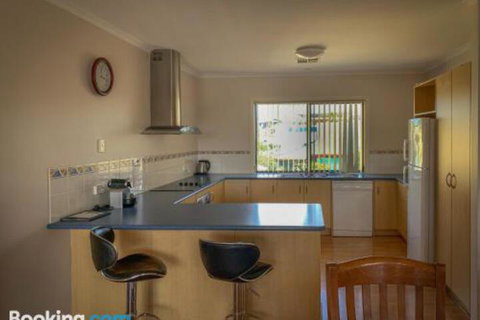 Endeavour 6 - Accommodation Cooktown 1