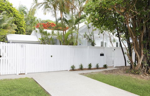 A PERFECT STAY Barrel & Branch Heart Of Town - Accommodation Cooktown 0