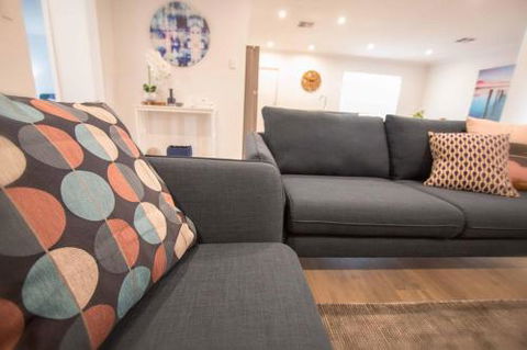 Contemporary â€˜Espritâ€™ With River Reserve Access - Accommodation Cooktown 5