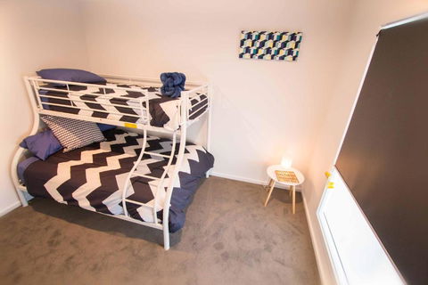 Contemporary â€˜Espritâ€™ With River Reserve Access - Accommodation Cooktown 4