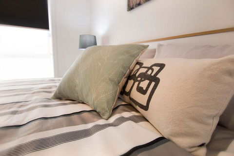 Contemporary â€˜Espritâ€™ With River Reserve Access - Accommodation Cooktown 2