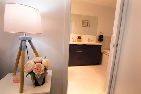 Contemporary â€˜Espritâ€™ With River Reserve Access - Accommodation Cooktown 1