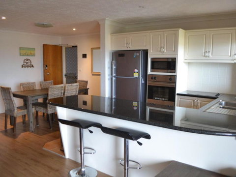 Champagne Court 10 - Accommodation Cooktown 6