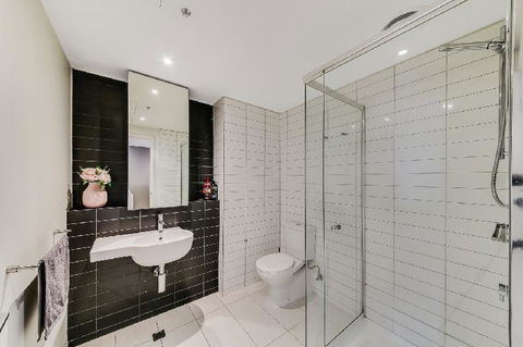 A Modern 2BR CBD Apt City Views FREE Parking - Accommodation Cooktown 1