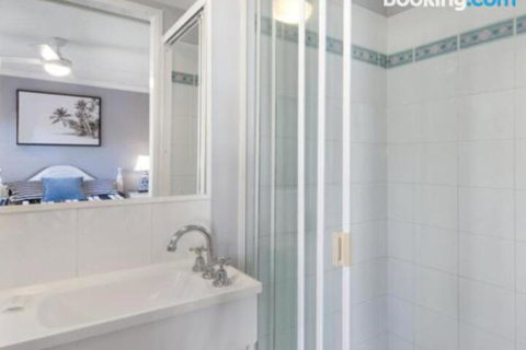 Unit 3 Emerald Shores Shipping Lane Views! - Accommodation Cooktown 5