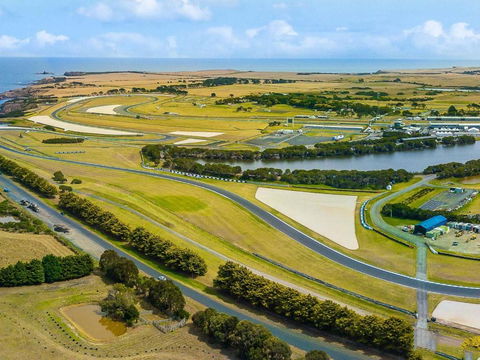 Waikiki Views - Accommodation Cooktown 1
