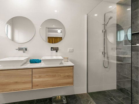 Waikiki Views - Accommodation Cooktown 2