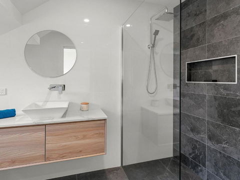 Waikiki Views - Accommodation Cooktown 5