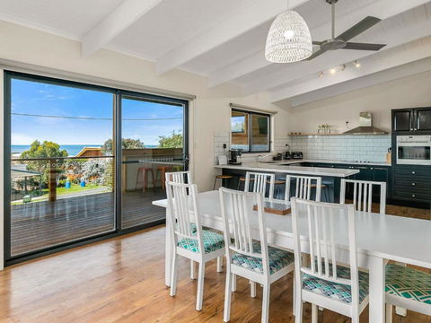 Waikiki Views - Accommodation Cooktown 3