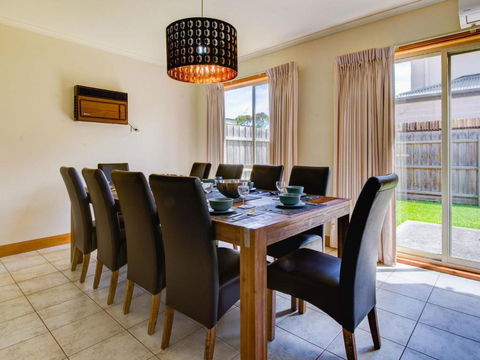 Albert Park - Accommodation Cooktown 1