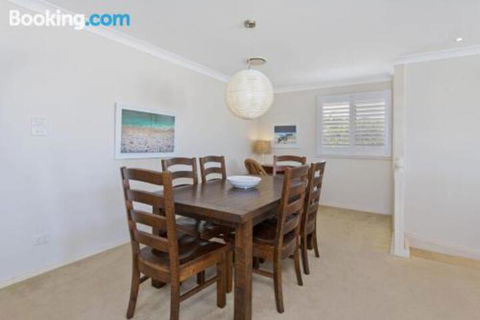 SEASCAPE An Enticing Lakeside Escape - Accommodation Cooktown 6