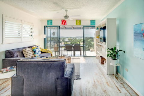 Coolum Beach 3 Level Townhouse Private Rooftop Terrace Spa Overlooking Mount Coolum - Accommodation Cooktown 2