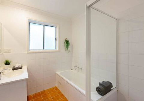 Seagrass House Modern North Avoca Oasis - Accommodation Cooktown 1