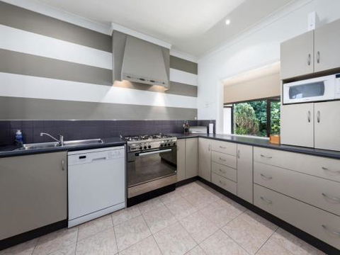 THE BEACH HOUSE Gerroa 4pm Check Out Sundays - Accommodation Cooktown 5