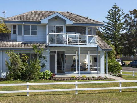 AMETHYST Gerringong 4pm Check Out Sundays - Accommodation Cooktown 0