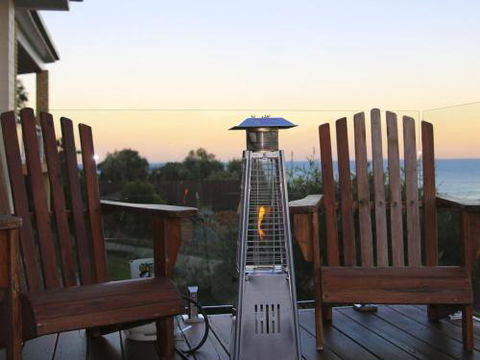 WHALE WATCH FOR FOUR Gerringong 4pm Check Out Sundays - Accommodation Cooktown 0