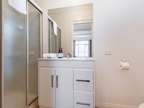 Bloom On Sackville Opt1 - Accommodation Cooktown 5