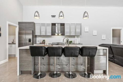 Wentworth Estate 5 Bedroom Luxury Home Sleeps 12 - Accommodation Cooktown 2