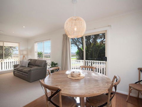 Banksia Beach House - Accommodation Cooktown 1