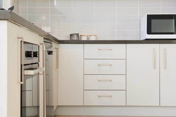 Chic Modern & Designer Apartment - Accommodation Cooktown 3