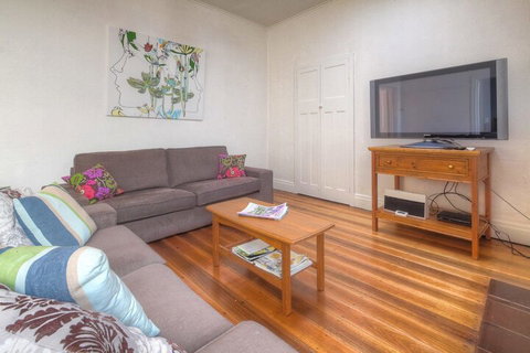 Youngs Cottage - Accommodation Cooktown 2