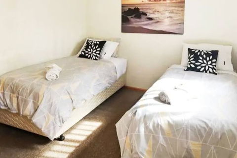 Rye Sleeps 10, Great Weekender - Accommodation Cooktown 1