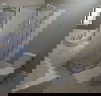 Queen Room With Airport Transfers Or Car Rental - Accommodation Cooktown