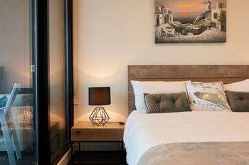 Stunning Harbour & City View Loft - Accommodation Cooktown 4