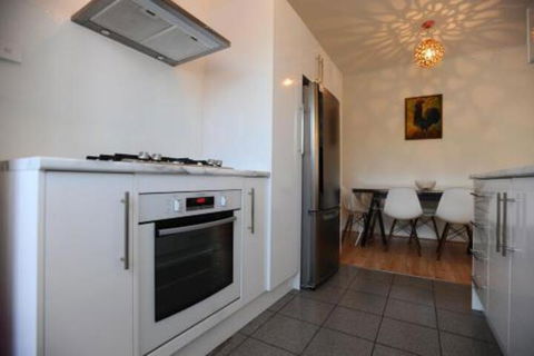 Glenelg Holiday Apartments The Broadway - Accommodation Cooktown 4