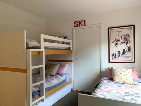 Reindeer 6 - Accommodation Cooktown 1