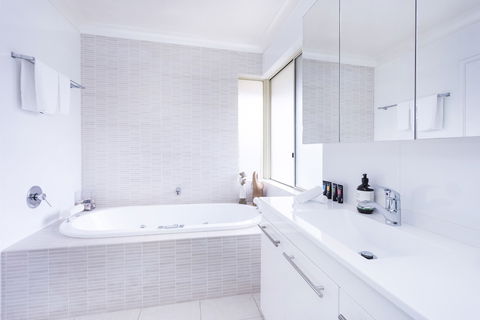 Scarborough Seaview Loft - Accommodation Cooktown 4