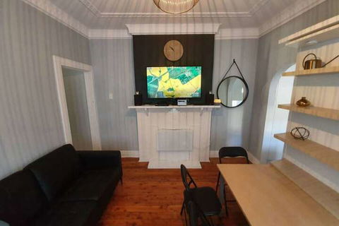 Incredible Location 2 Bedroom Bondi Beach Apartment - Accommodation Cooktown 5