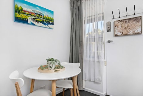 Bayscape Studio Glenelg - Accommodation Cooktown 3
