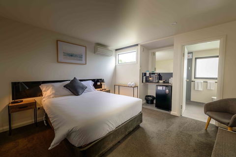 Georges Bay Apartments - Accommodation Cooktown 2