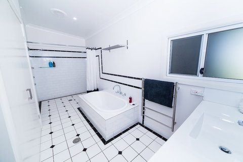 The Bryn At Tilba Family Cottage - Accommodation Cooktown 5