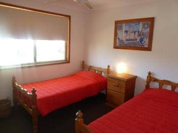 Sails Beach House Apartments Pottsville Beach - Accommodation Cooktown 4