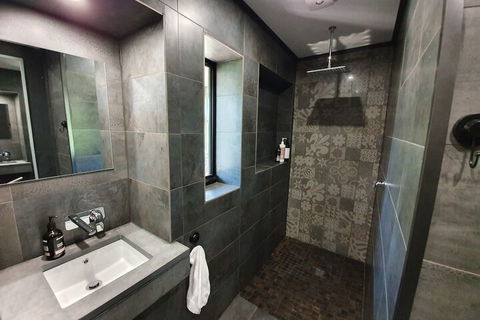 Under The Vines - Accommodation Cooktown 4