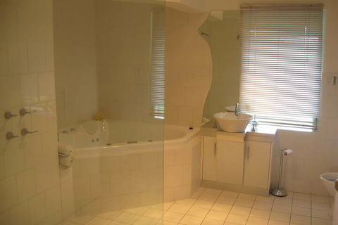 Under The Vines - Accommodation Cooktown 3