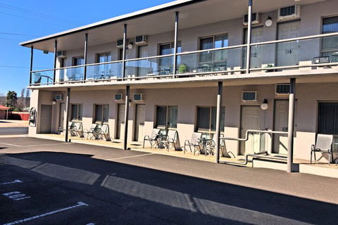 New England Motor Inn - Accommodation Cooktown 2