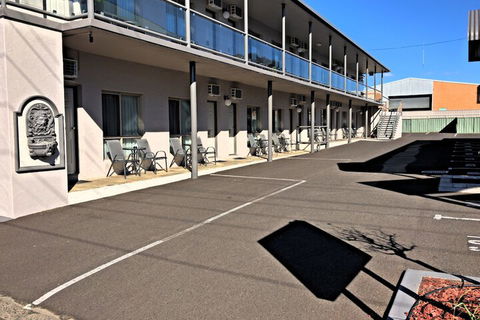 New England Motor Inn - Accommodation Cooktown 1