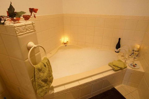 The Vintage Bed & Breakfast - Accommodation Cooktown 3