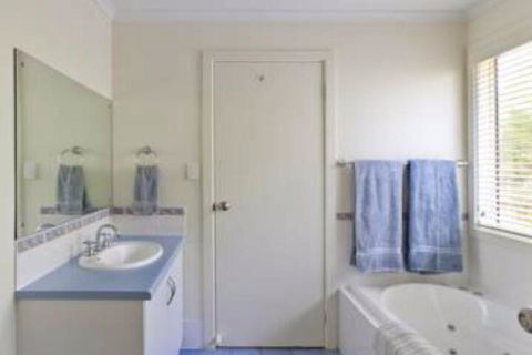 Saltaire Cottages - Accommodation Cooktown 4