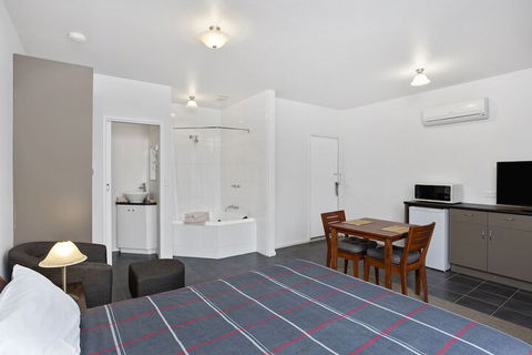 A1 Motels Port Fairy Motel And Apartments - Accommodation Cooktown 7