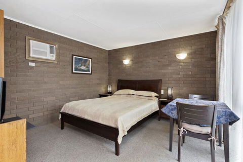 A1 Motels Port Fairy Motel And Apartments - Accommodation Cooktown 4