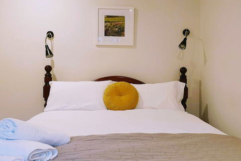 Misty Glen Cottage - Accommodation Cooktown 4